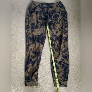 Lululemon Blue and Tan Joggers